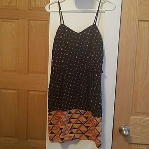 Geometric pattern dress with ruffle detail S